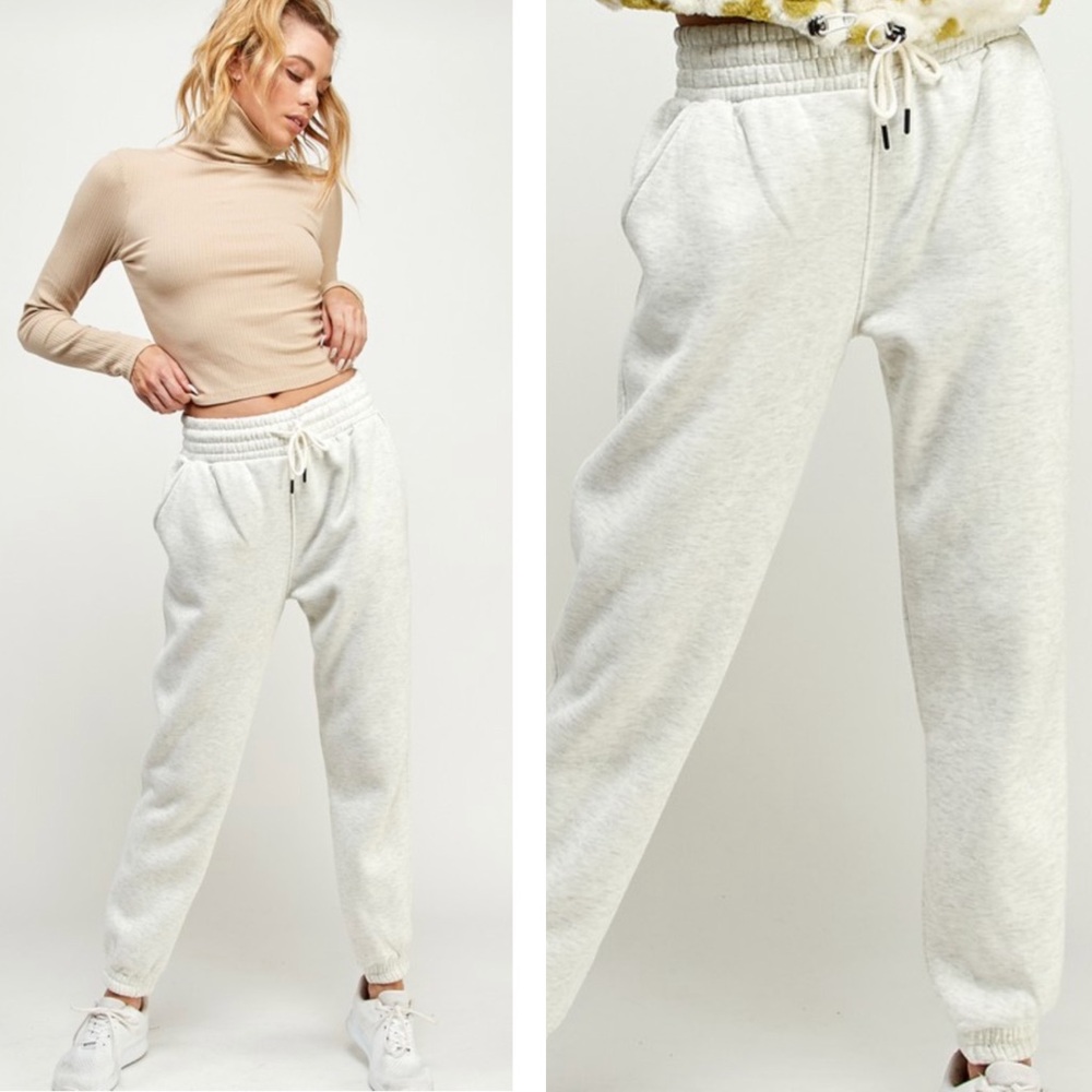 Soft thermal line jogger sweatpants with pockets in ice gray
